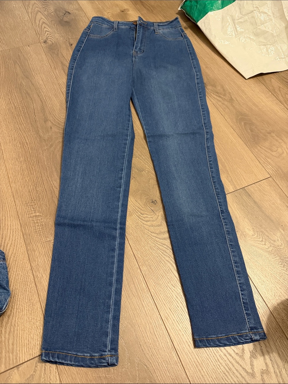 Fashion Nova size 7 jeans Straight Leg Jeans in Deep Blue Denim @@@